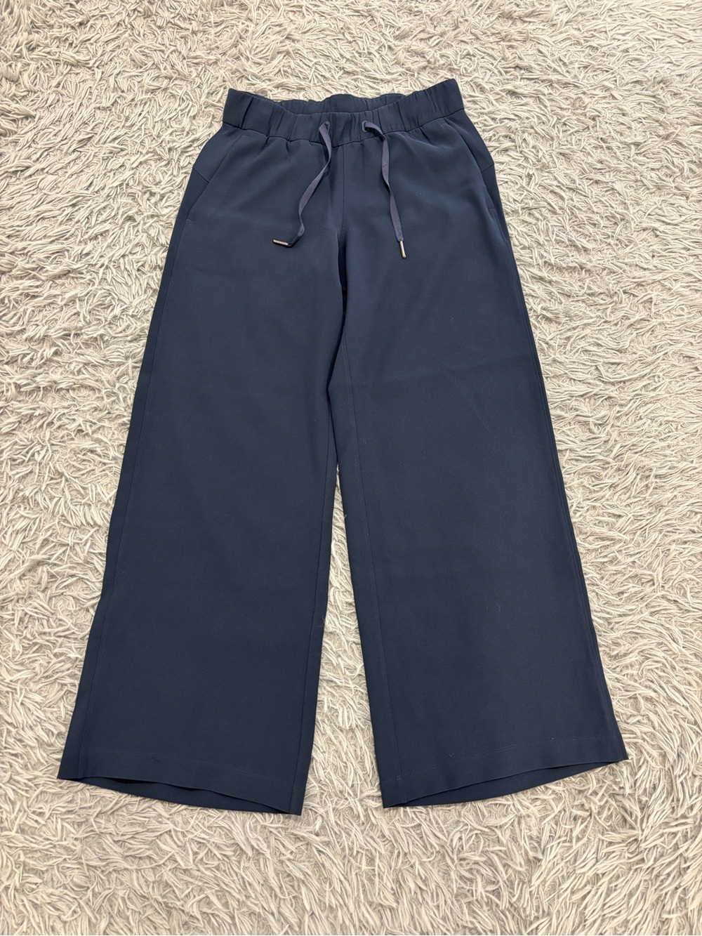 Lululemon Women’s On The Fly Wide Leg Pant Woven Size  4 True Navy Baggy Loose
